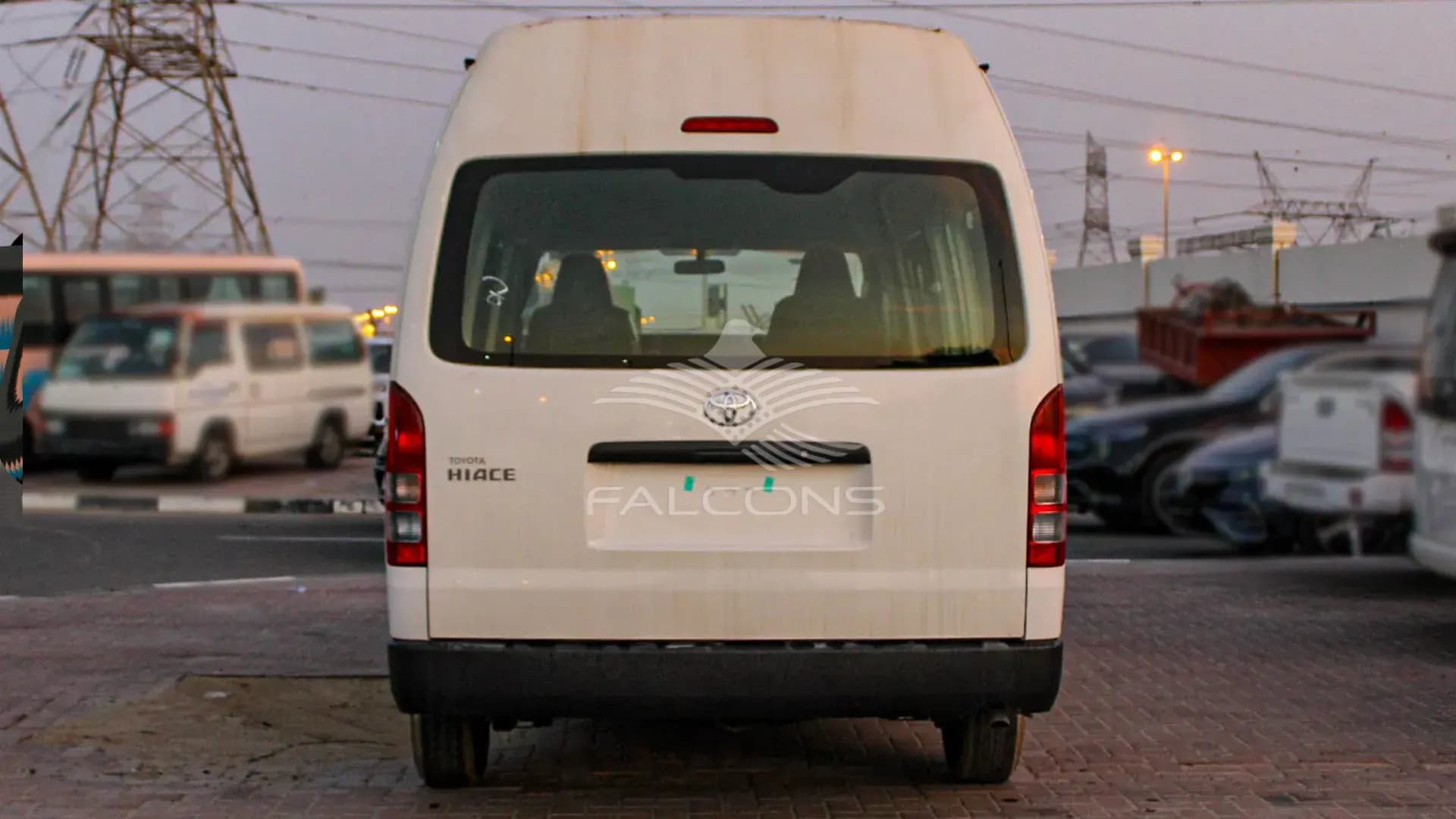 2.5L DLX Wide AC VAN MT - Image 4