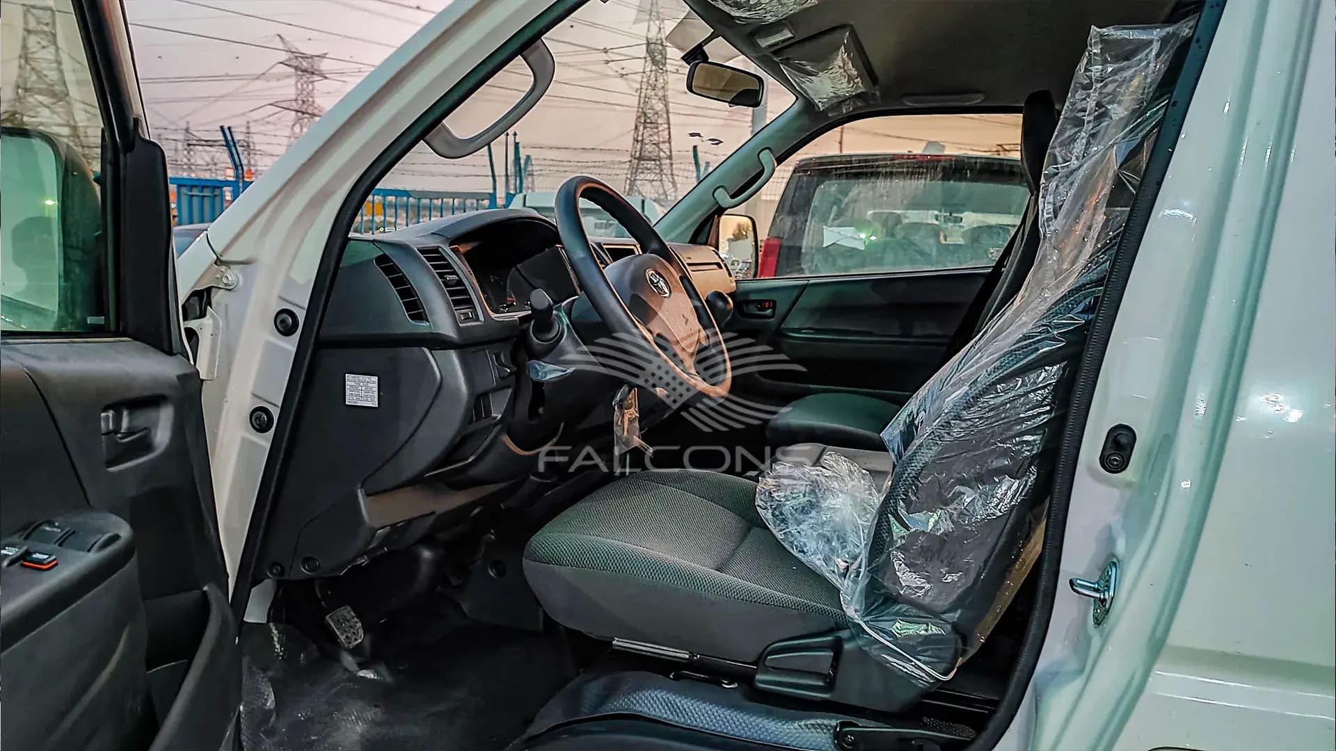 2.5L DLX Wide AC VAN MT - Image 11