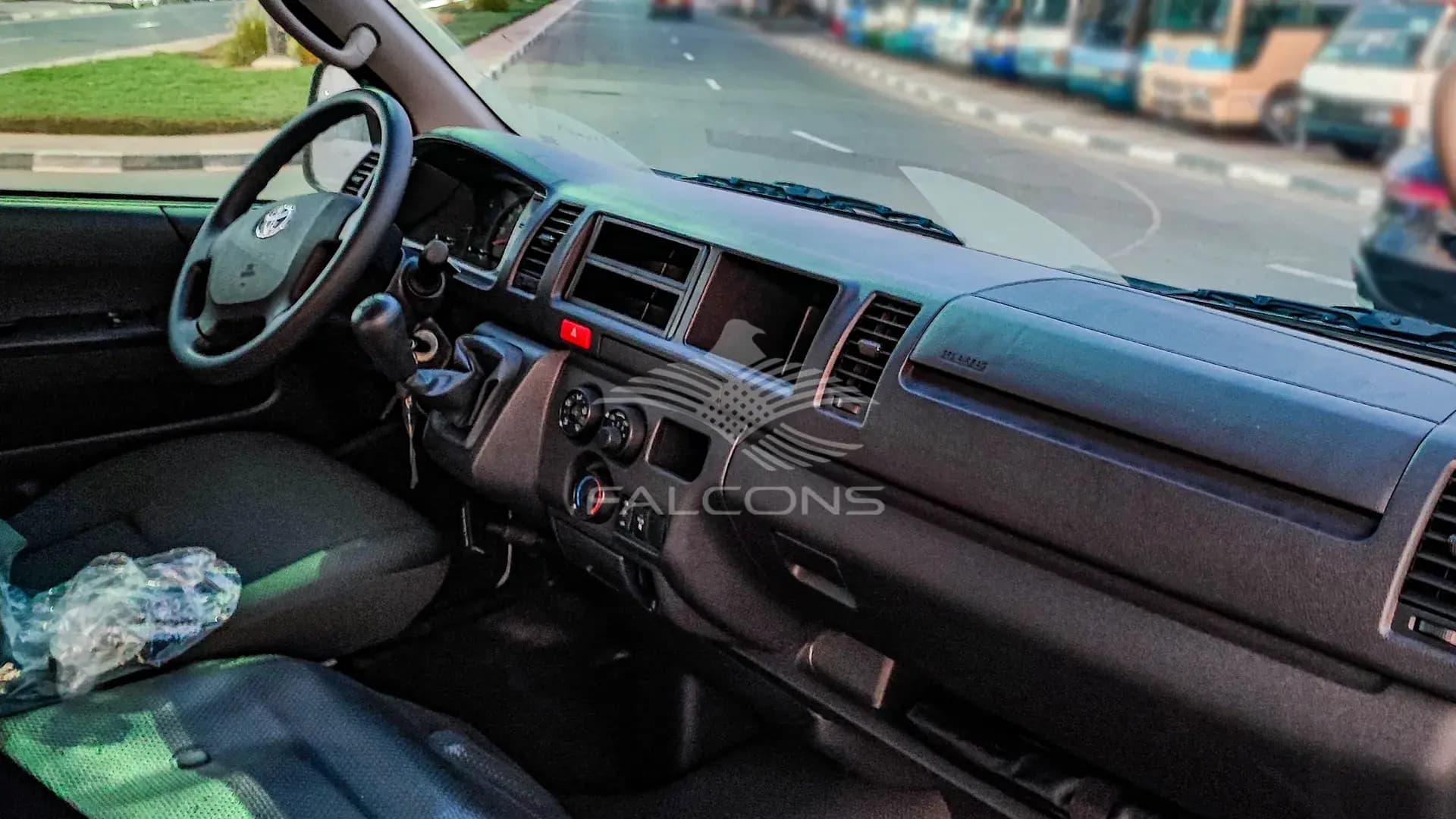2.5L DLX Wide AC VAN MT - Image 15