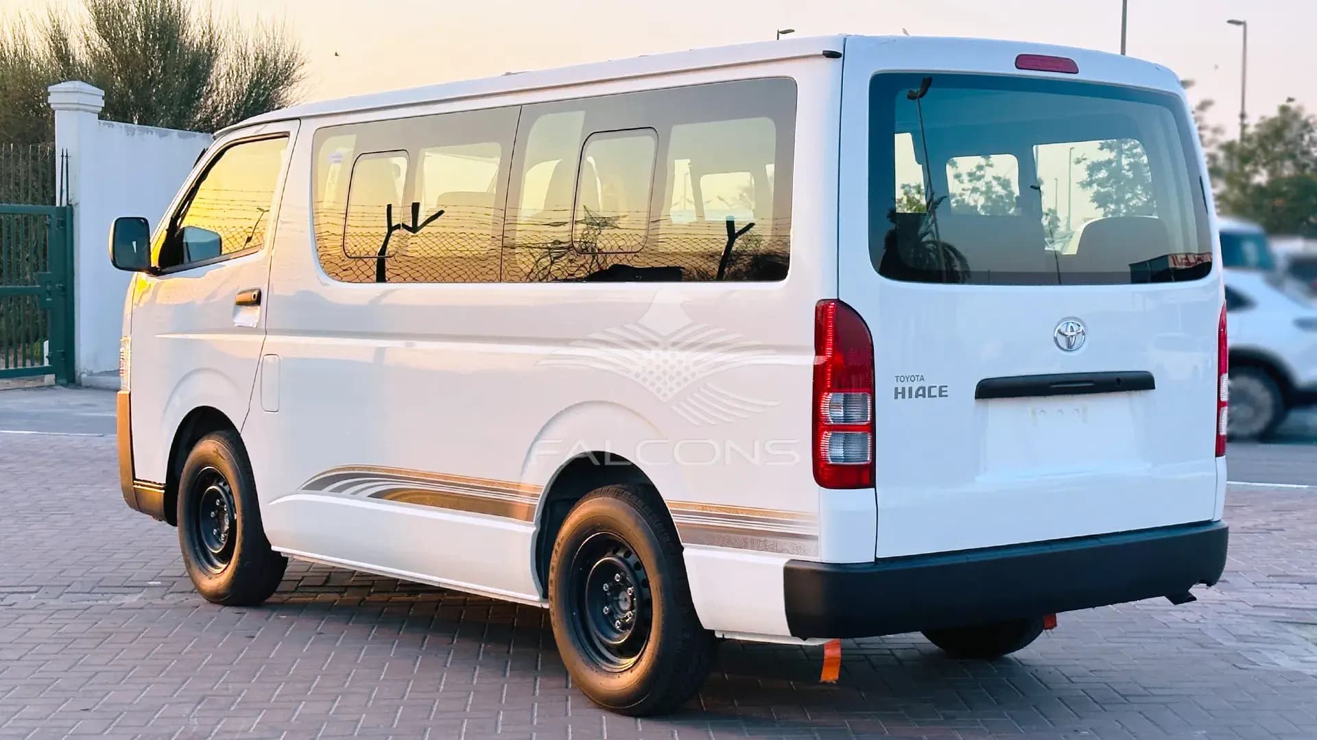 2.5L STD ROOF MT WITH AC - Image 2