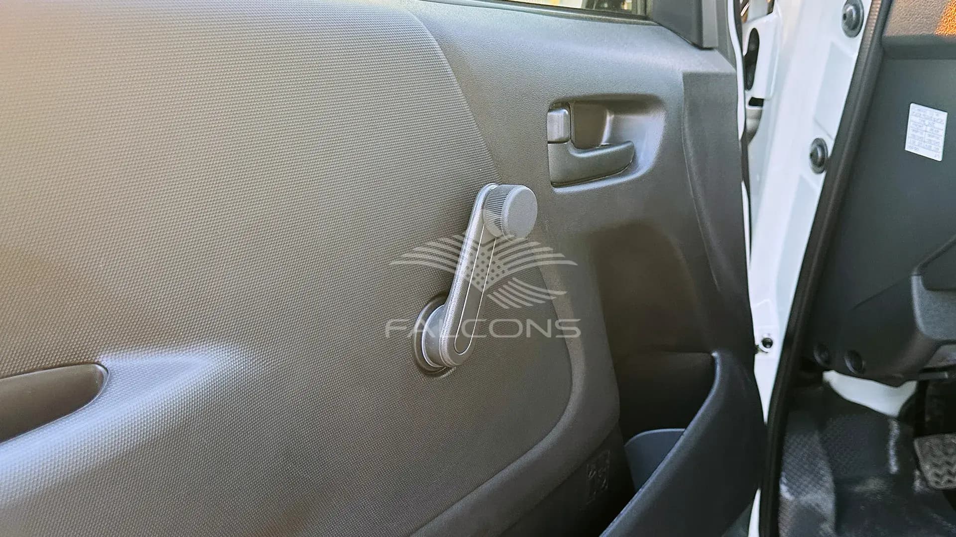 2.5L STD ROOF MT WITH AC - Image 11