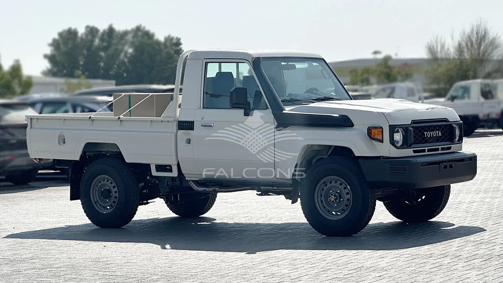 4.2L SC 3STR DSL 2 AIRBAG & ABS MT - Image 5