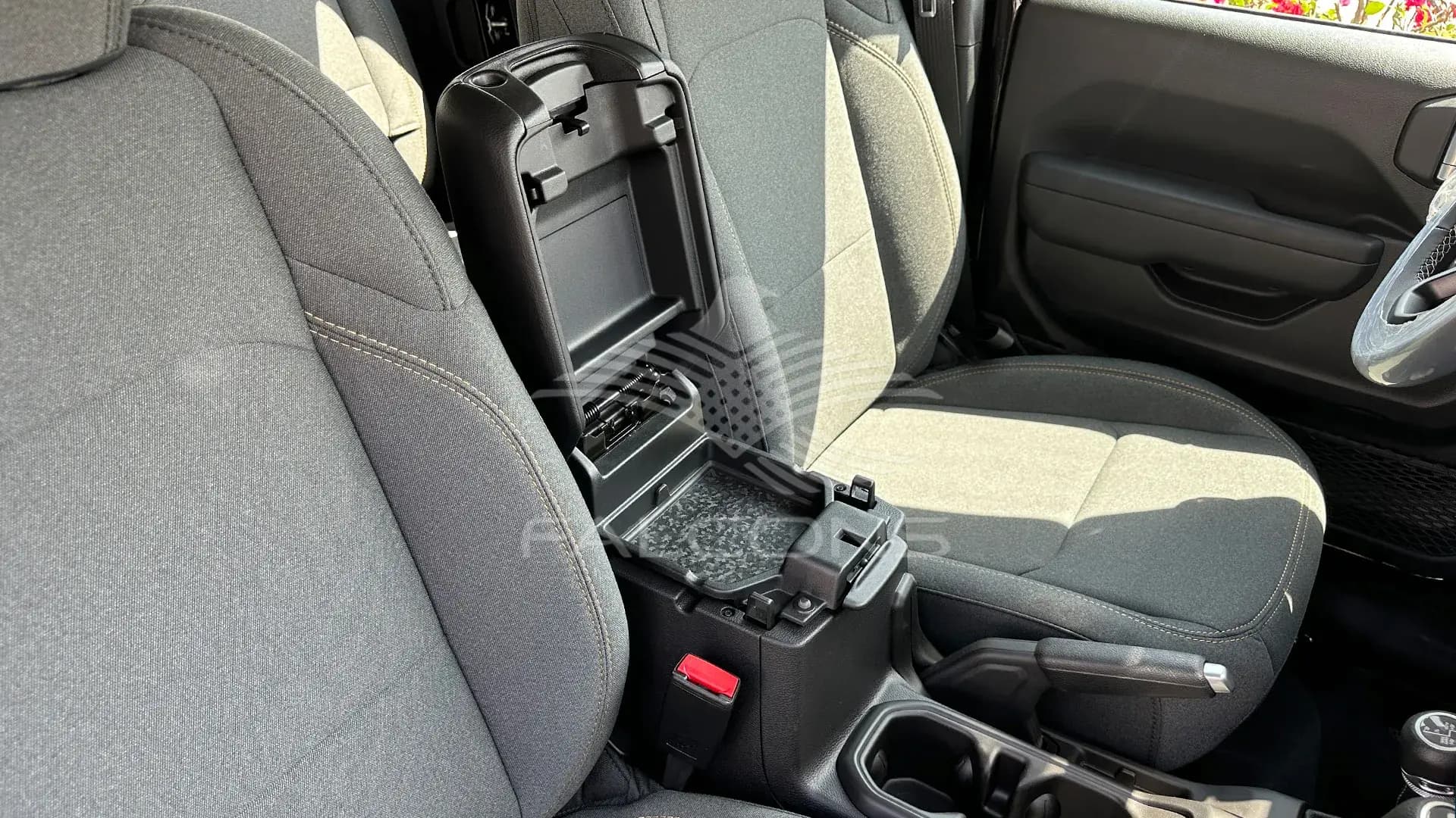 2.0L I4 JL Sport 4DR AT - Image 17