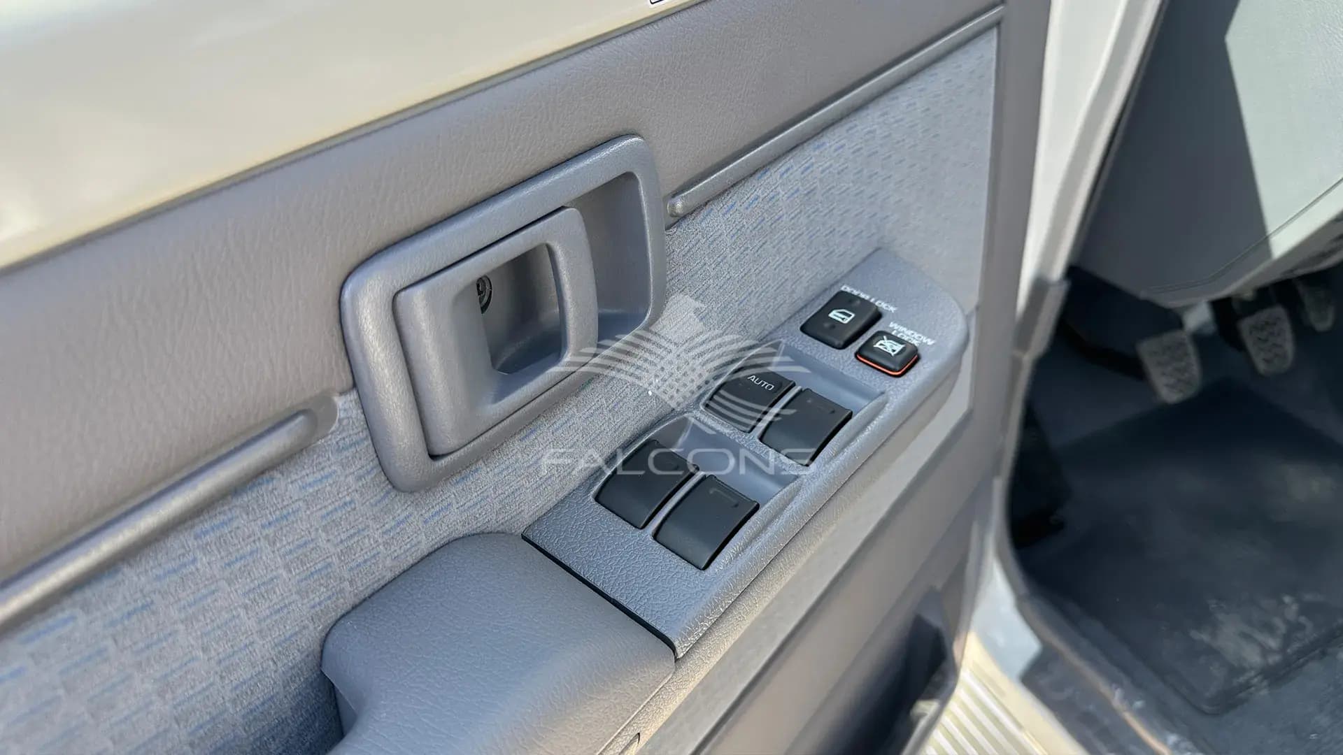 4.2L STD 10 SEATER ABS & AIRBAG MT - Image 14