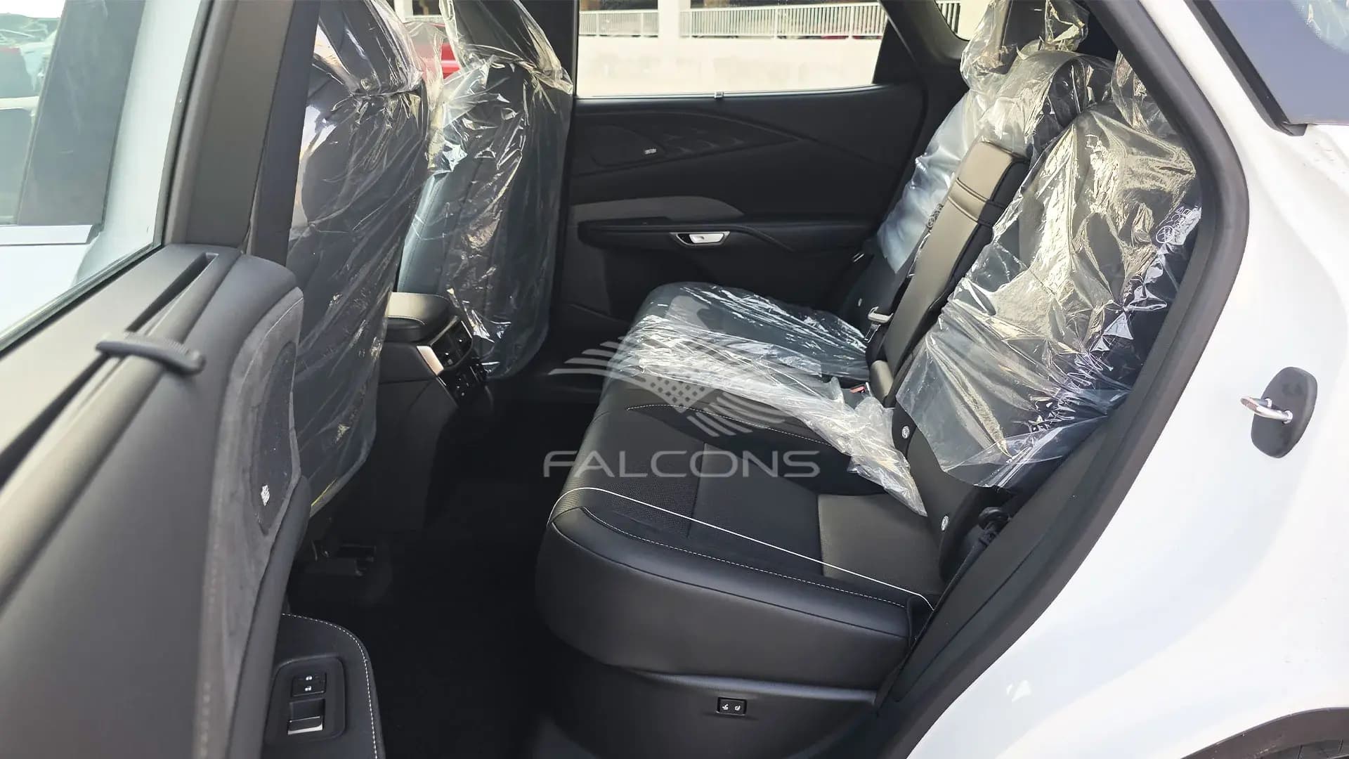 2.4L F- SPORT AT - Image 13