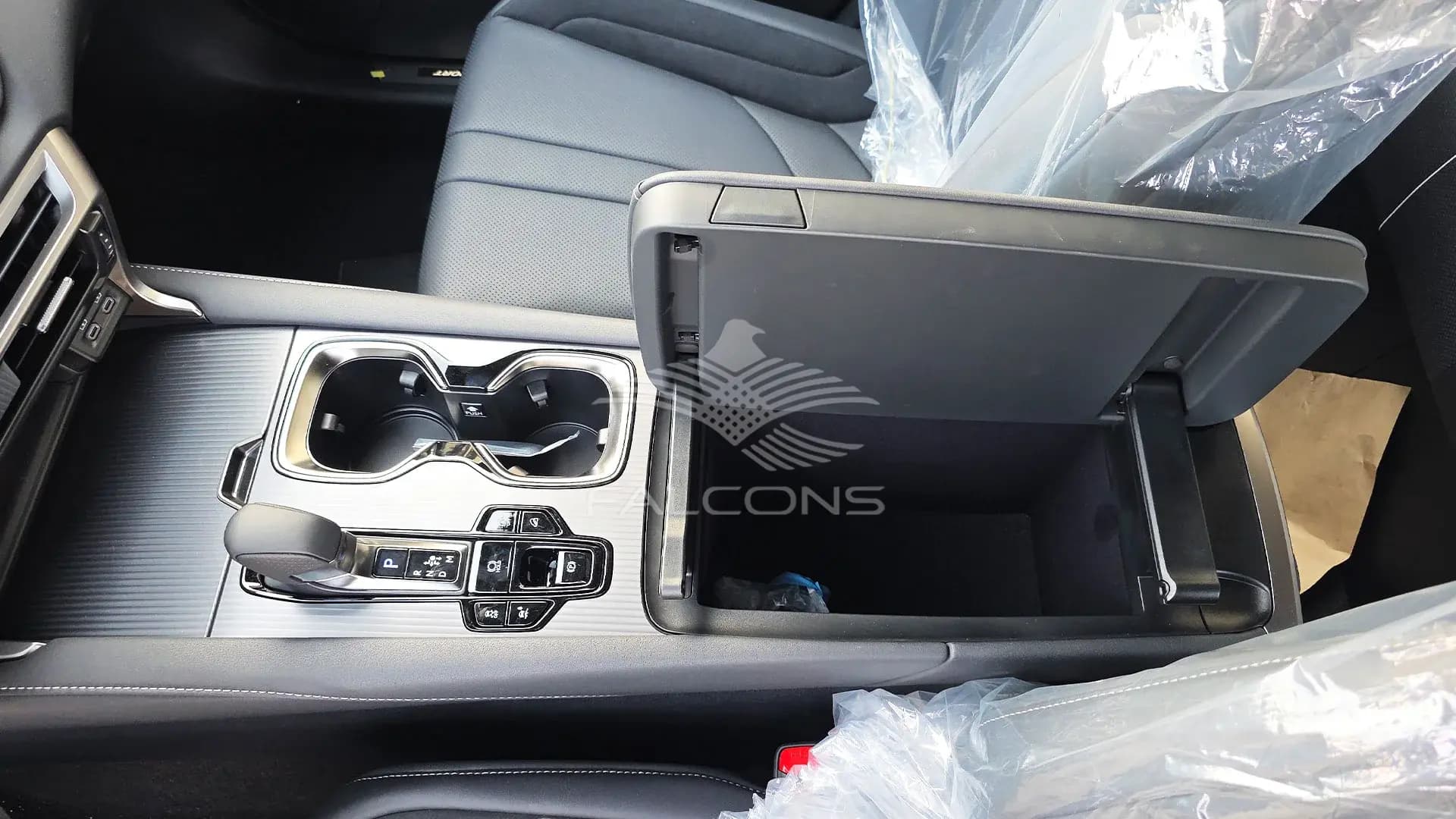 2.4L F- SPORT AT - Image 17