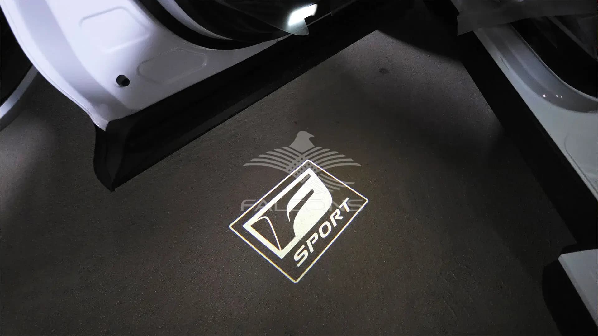 2.4L F- SPORT AT - Image 24