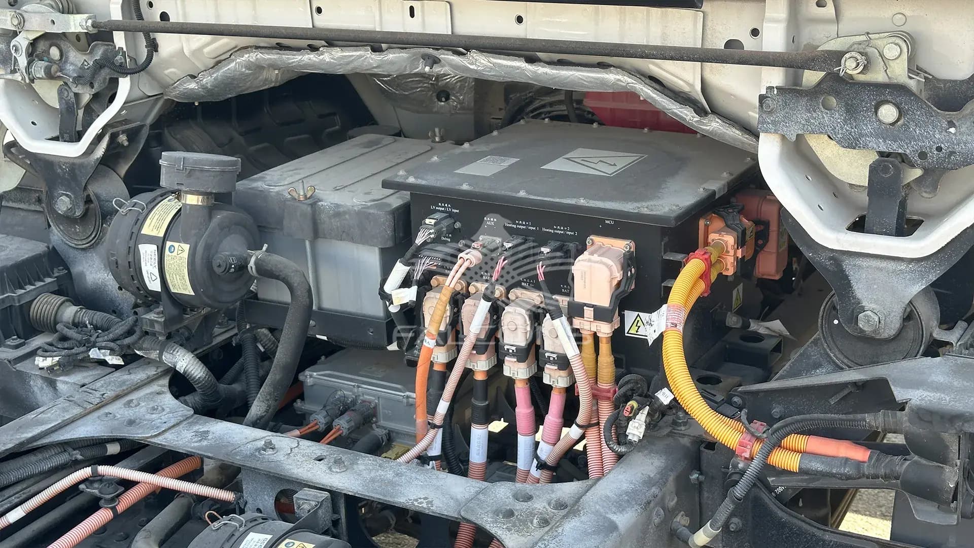 4500WB 2WD TRUCK 162KW 8T - Image 26