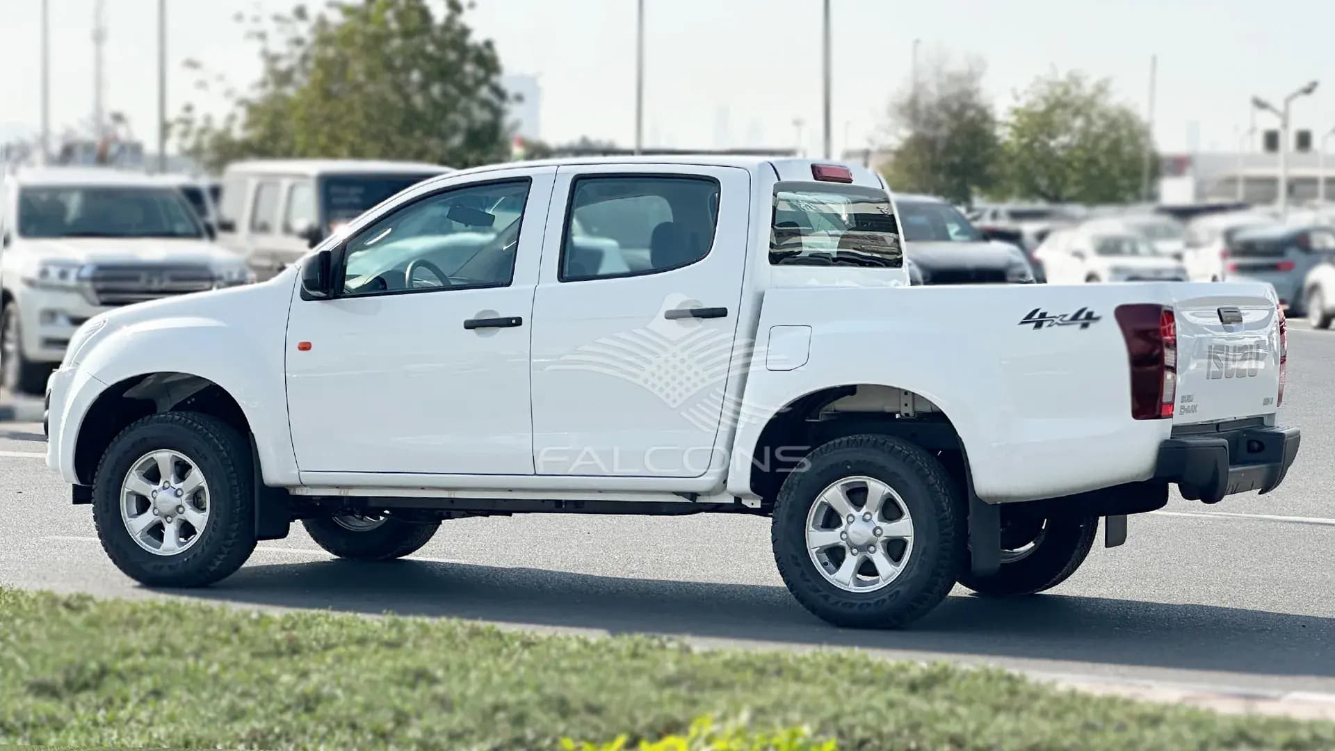 2.5L D DC 4x4 PWR A/W MID MT - Image 2