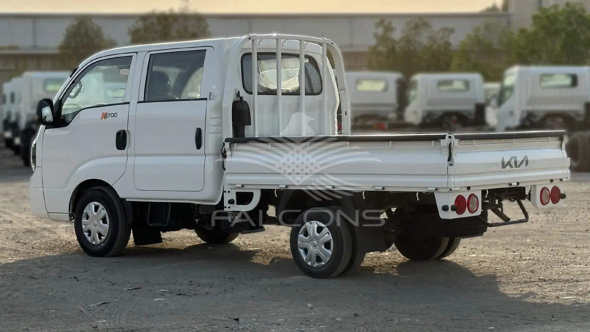 2.7L DOUBLE CABIN D MT - Image 2