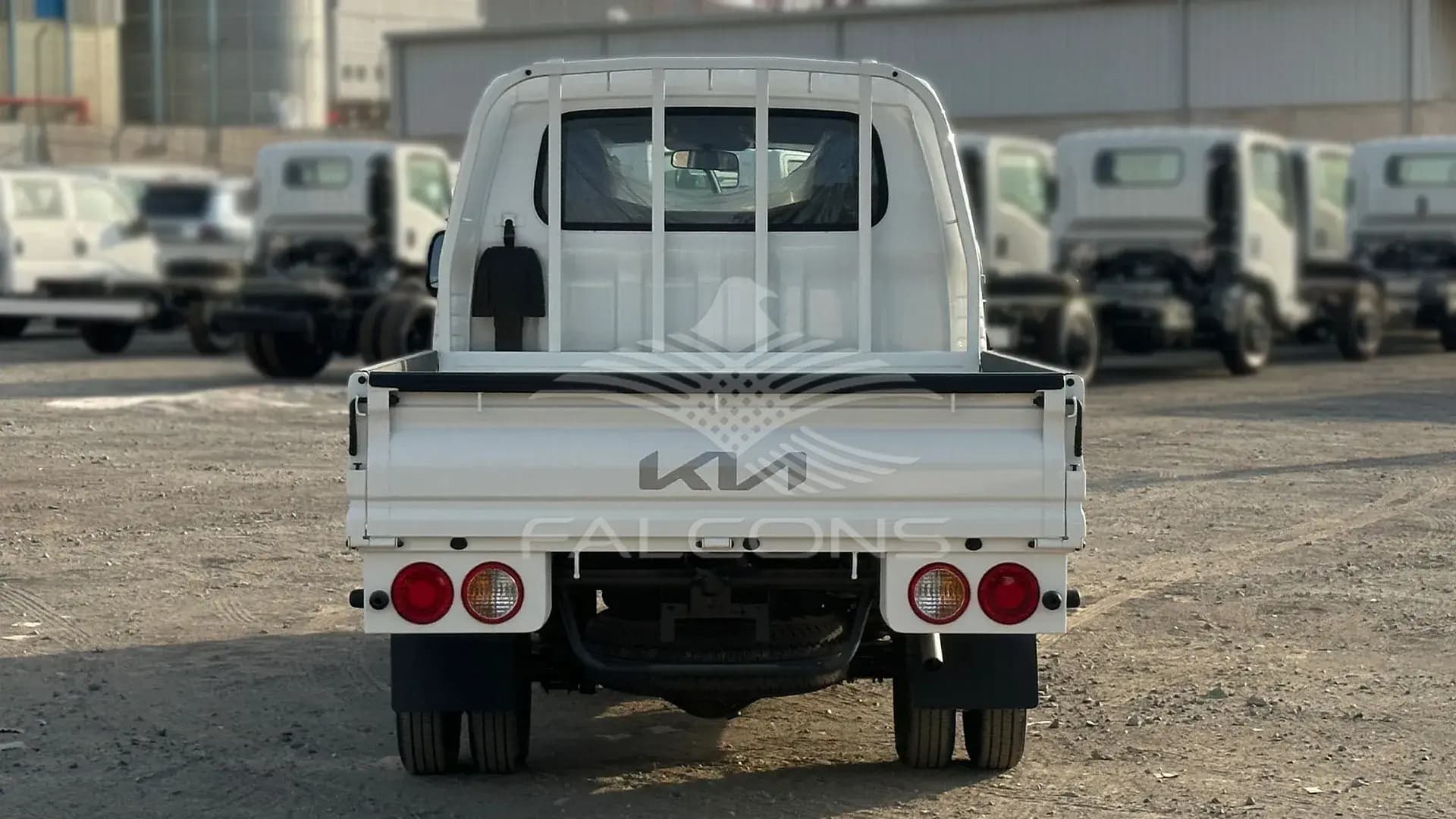 2.7L DOUBLE CABIN D MT - Image 3