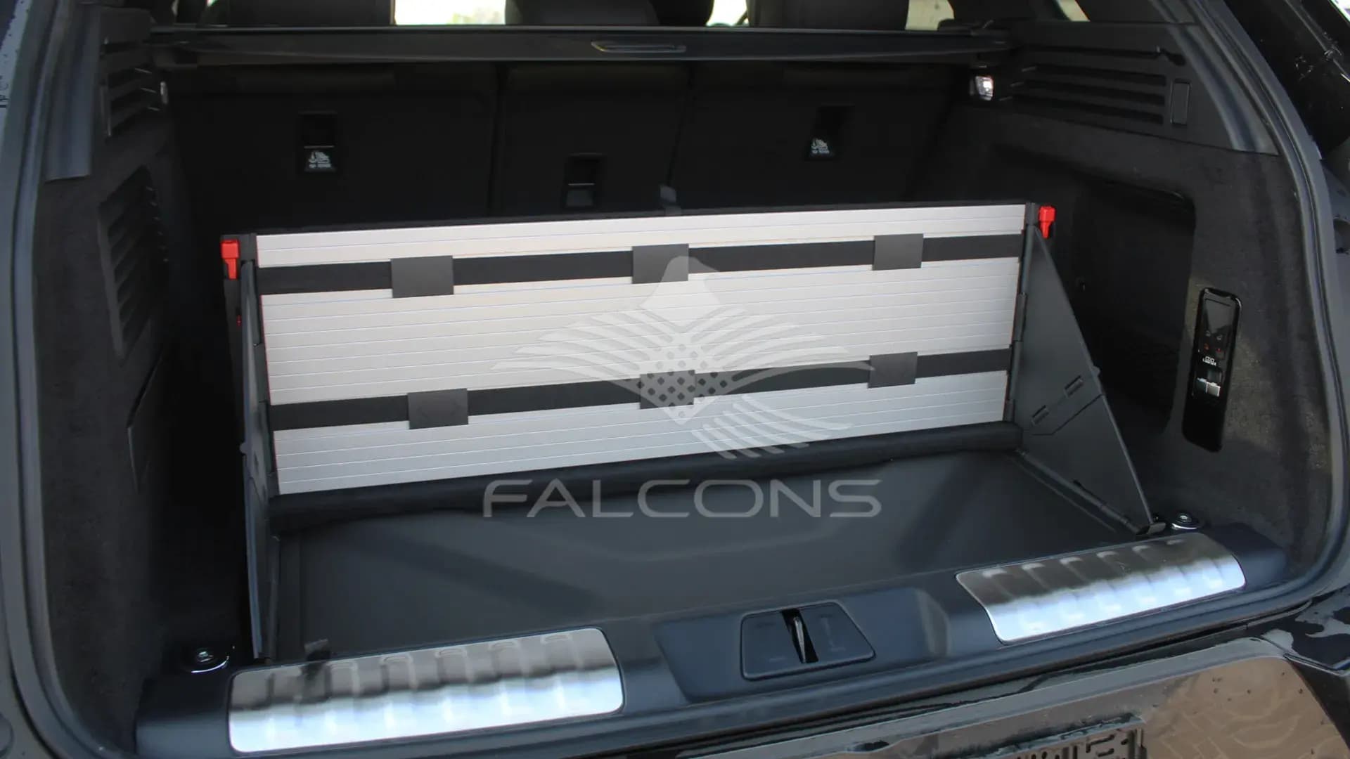 3.0L Sport Petrol P400 Autobiography AT - Image 12