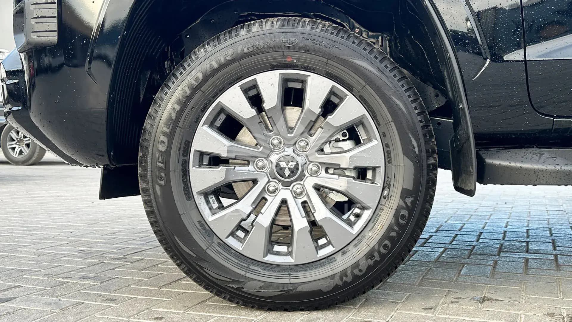 2.4L P DC 4WD GLS MT - Image 9