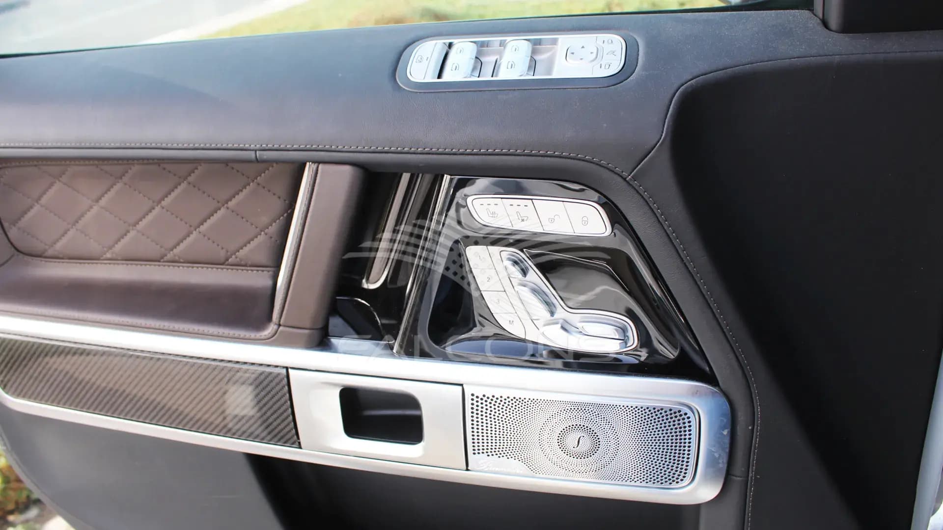 4.0L V8 AT - Image 15