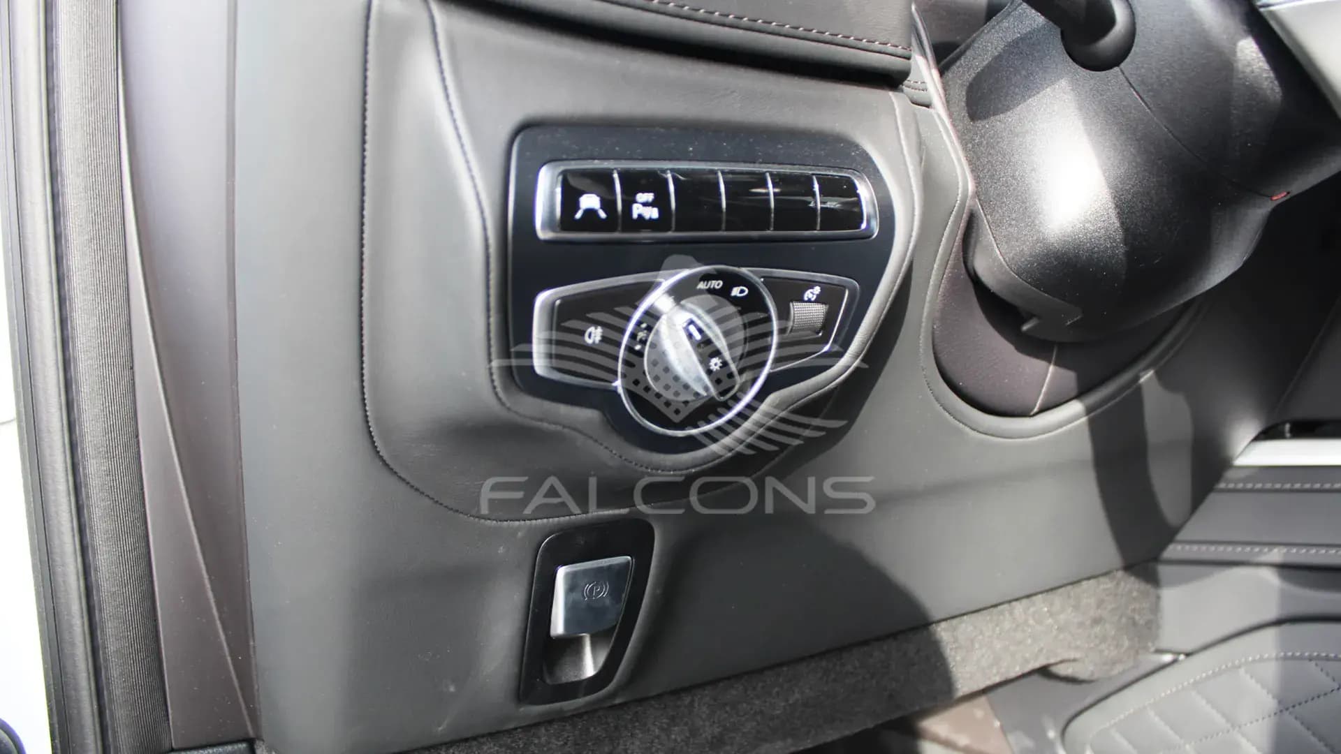 4.0L V8 AT - Image 16