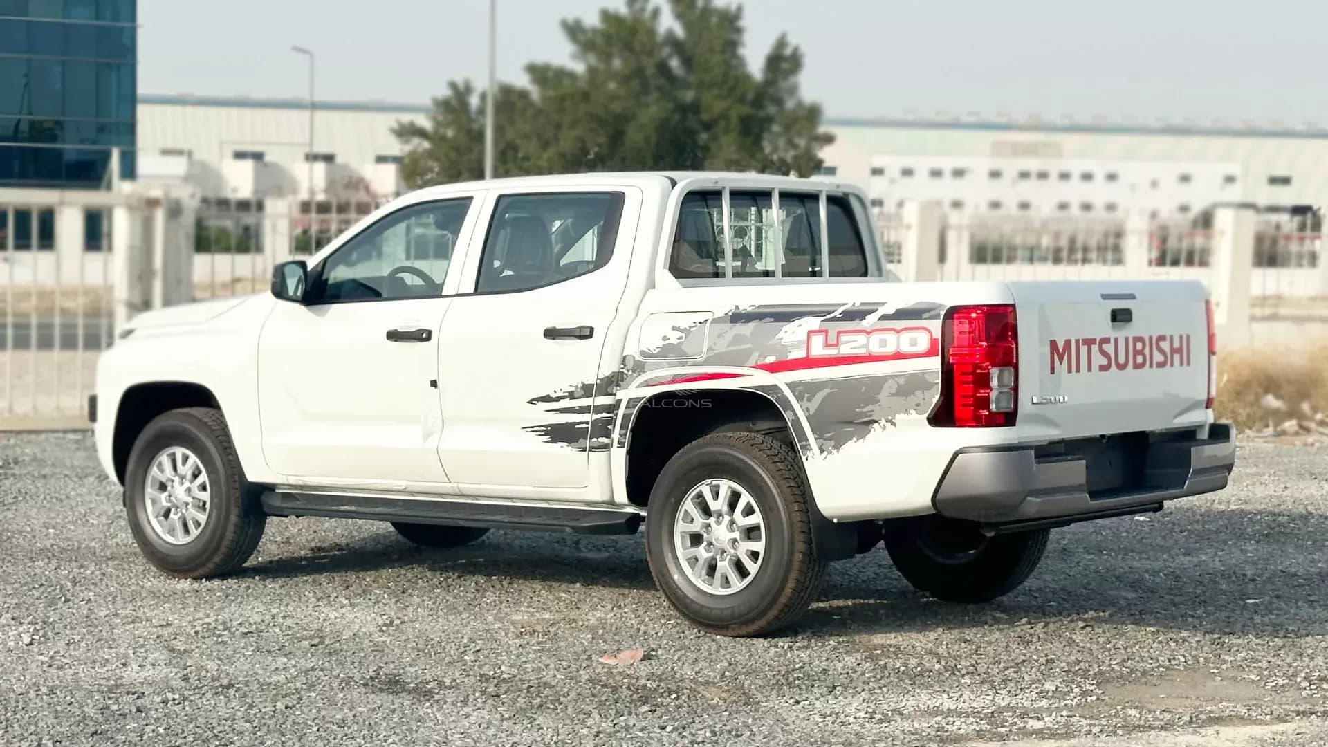 2.4L GLX New Face DC 4WD 5MT - Image 4