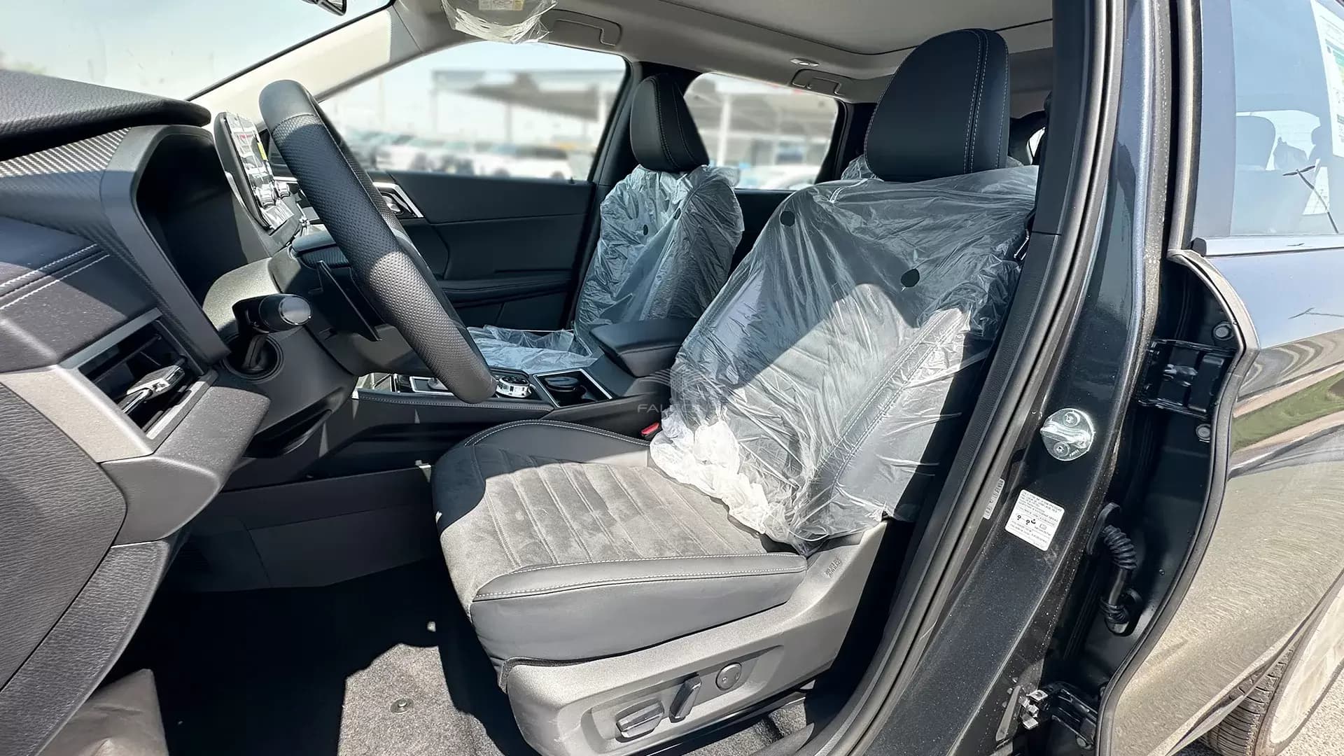 2.5L 4WD MID OPTION 7-SEATER AT - Image 9