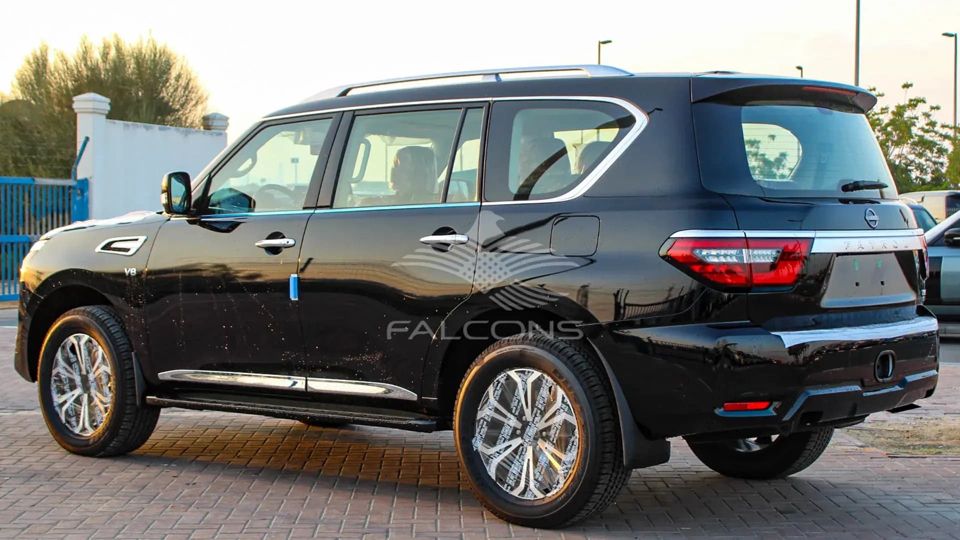 LE TITANIUM 5.6L V8 7AT - Image 2