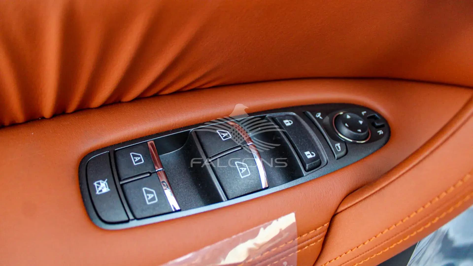 LE TITANIUM 5.6L V8 7AT - Image 12