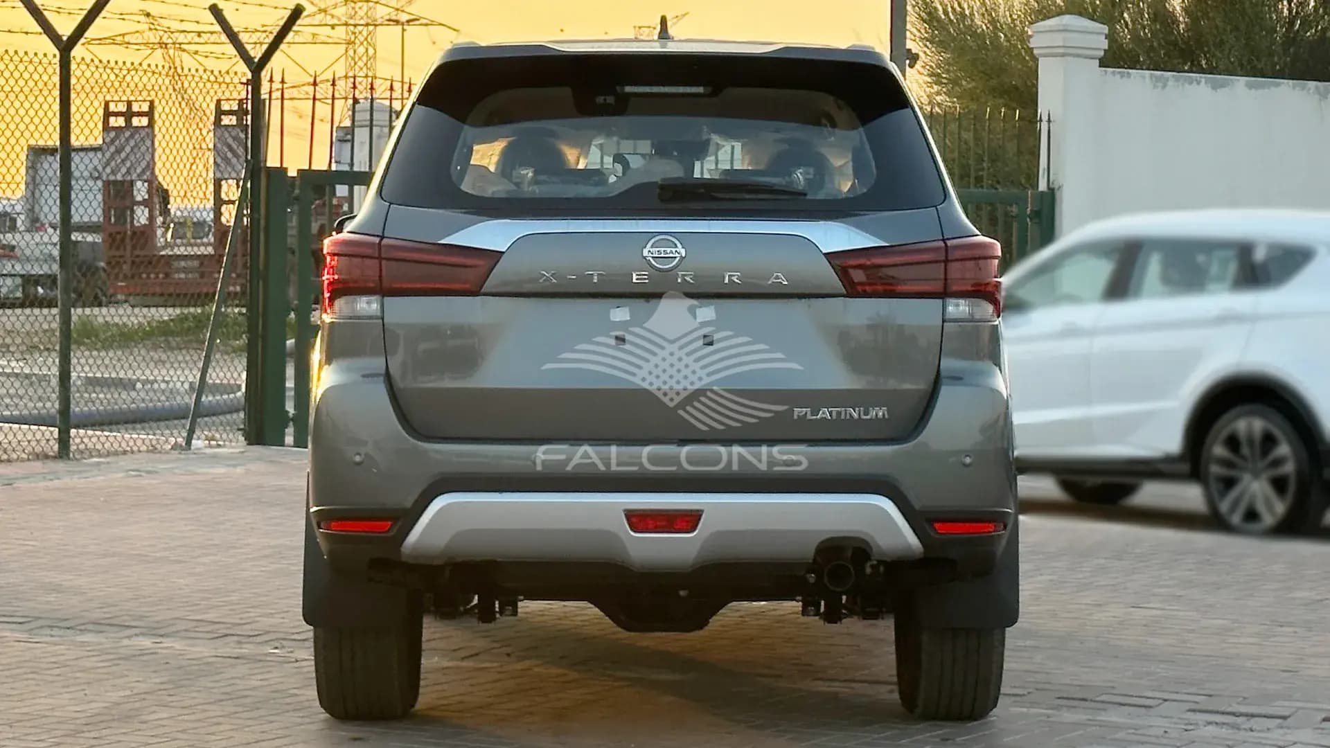 2.5L 4WD P 7S PLATINUM AT - Image 3