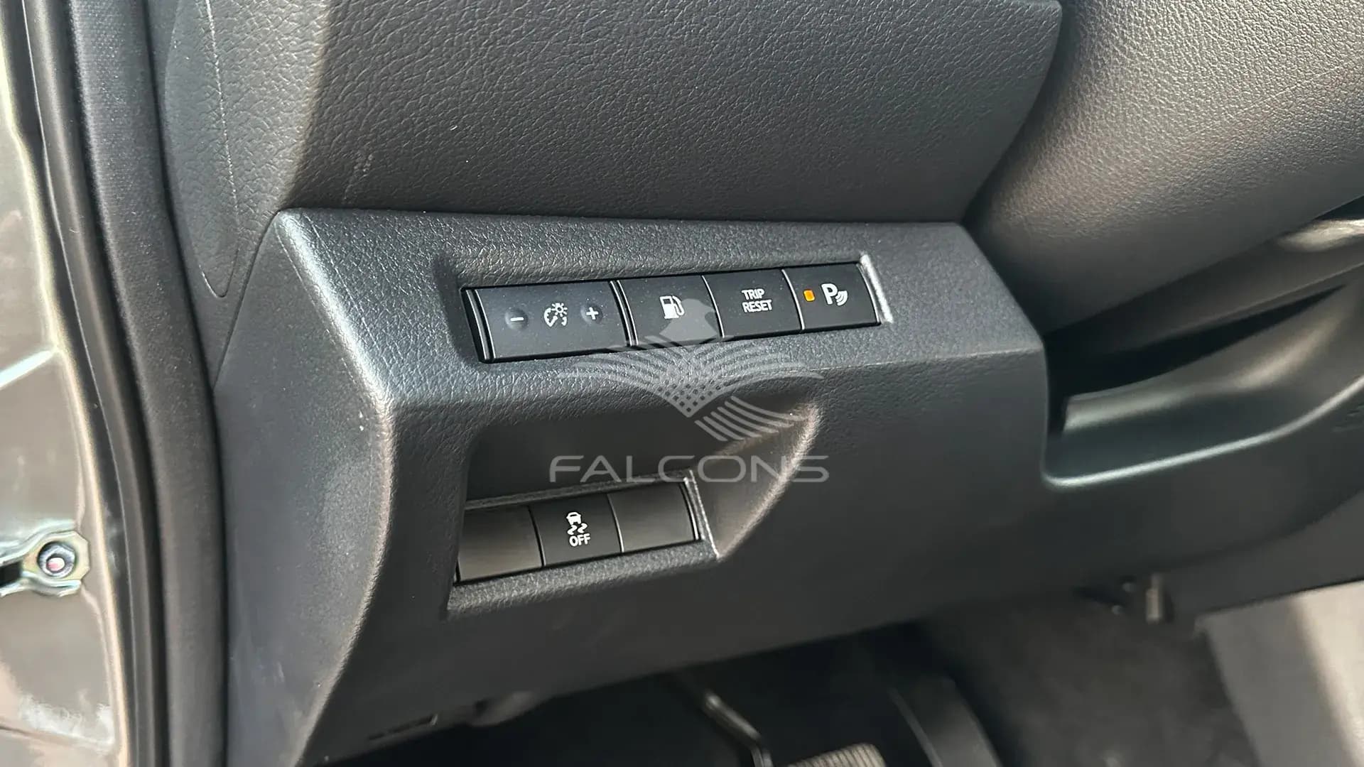 2.5L 4WD P 7S PLATINUM AT - Image 17