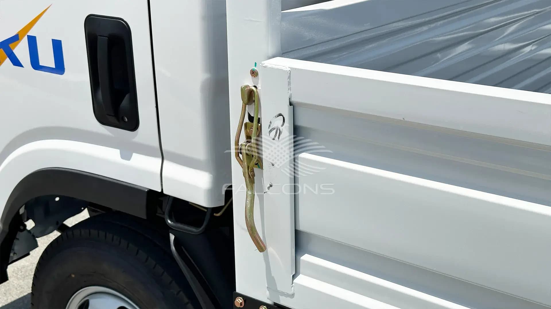 2771CC 2WD ISUZU ENGINE 3T PAYLOAD CARGO MT - Image 9