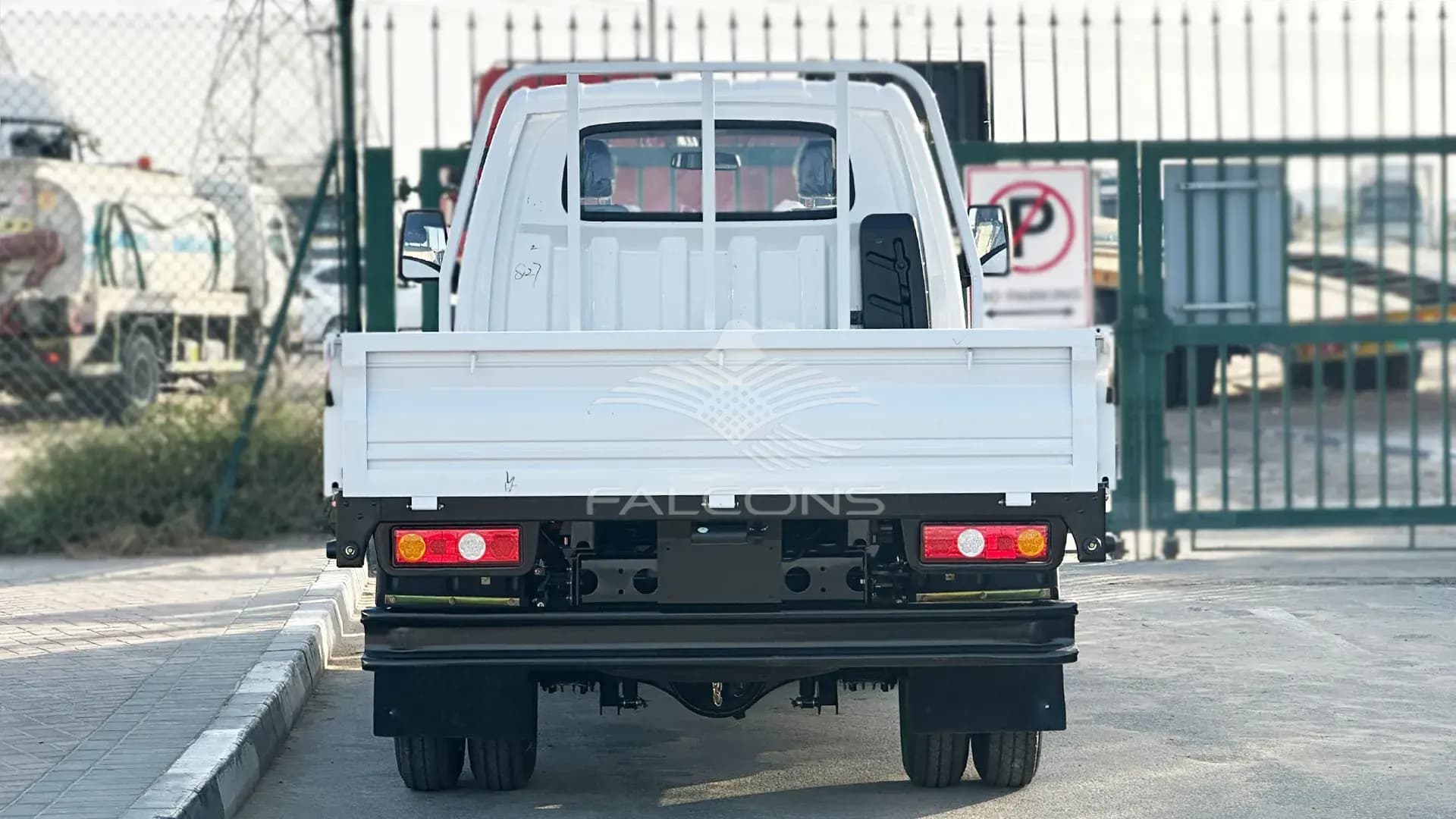 2771CC 2WD ISUZU ENGINE 2T PAYLOAD CARGO MT - Image 3