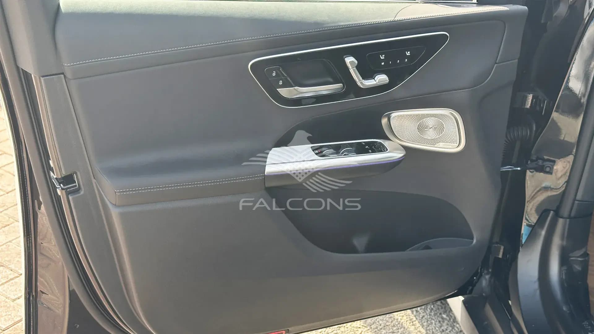 2.0L 300 4MATIC AT Coupe - Image 11