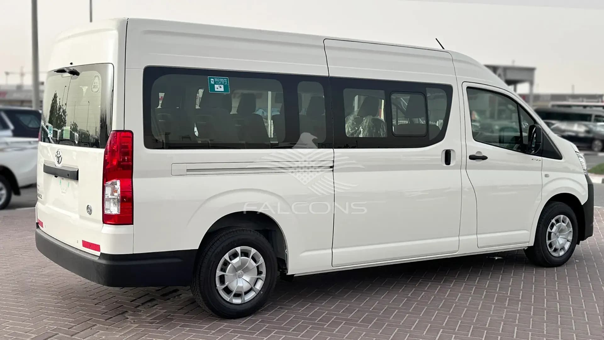 3.5L 6 Cylinders 13 seater 6AT - Image 4