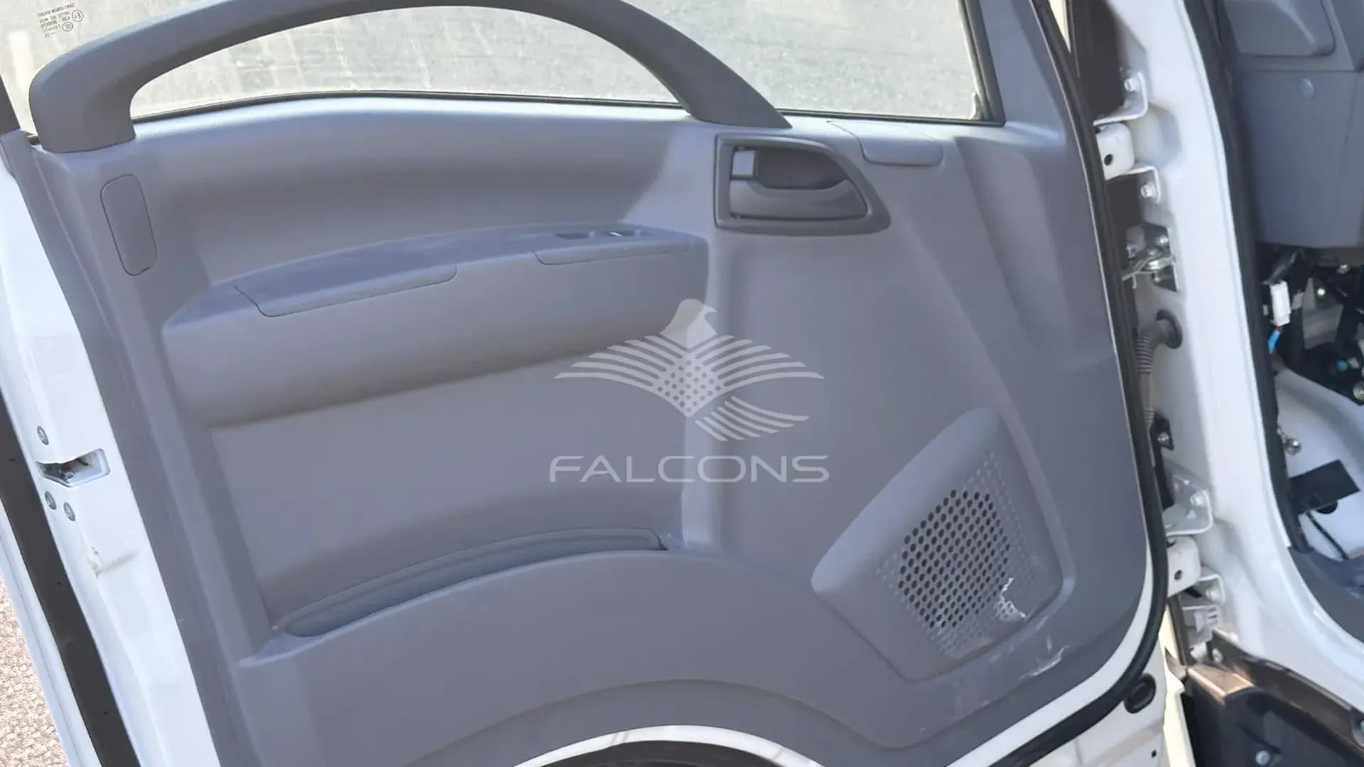 4570 cc (4.6L) 71 WOODEN CARGO MT - Image 13