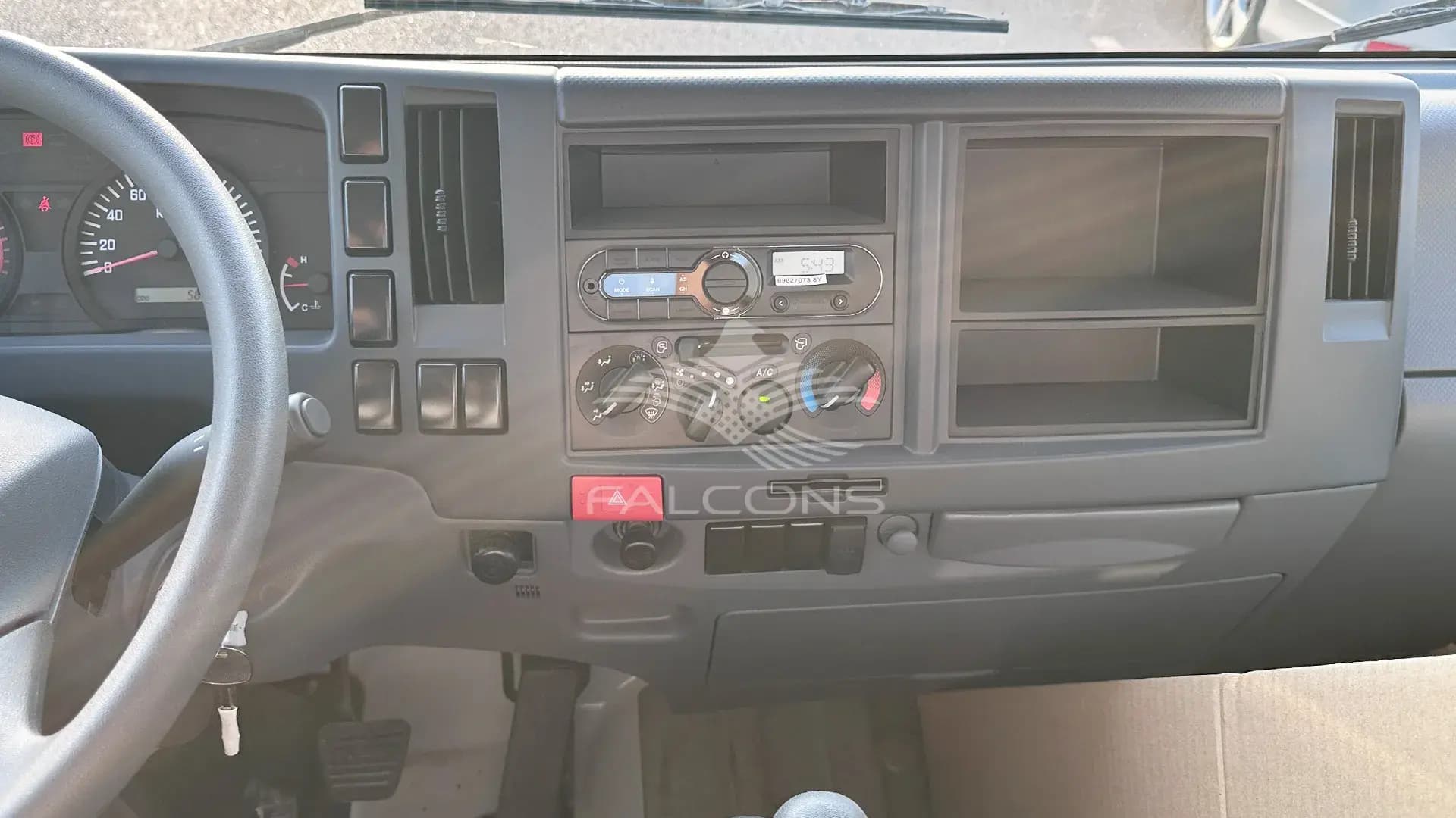 4570 cc (4.6L) 71 WOODEN CARGO MT - Image 19