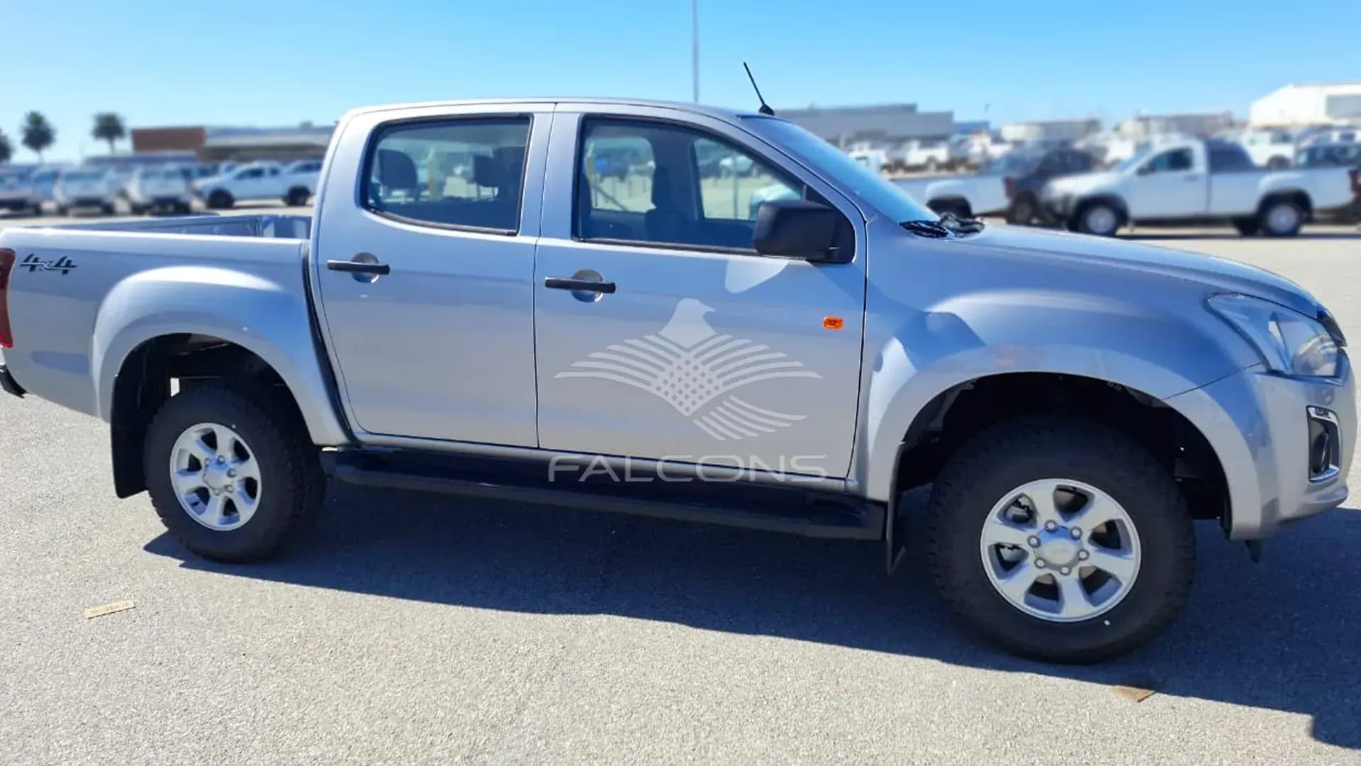 2.5L DC 4X4 PWR, A/W ABS, Remote + Sidestep MT - Image 2