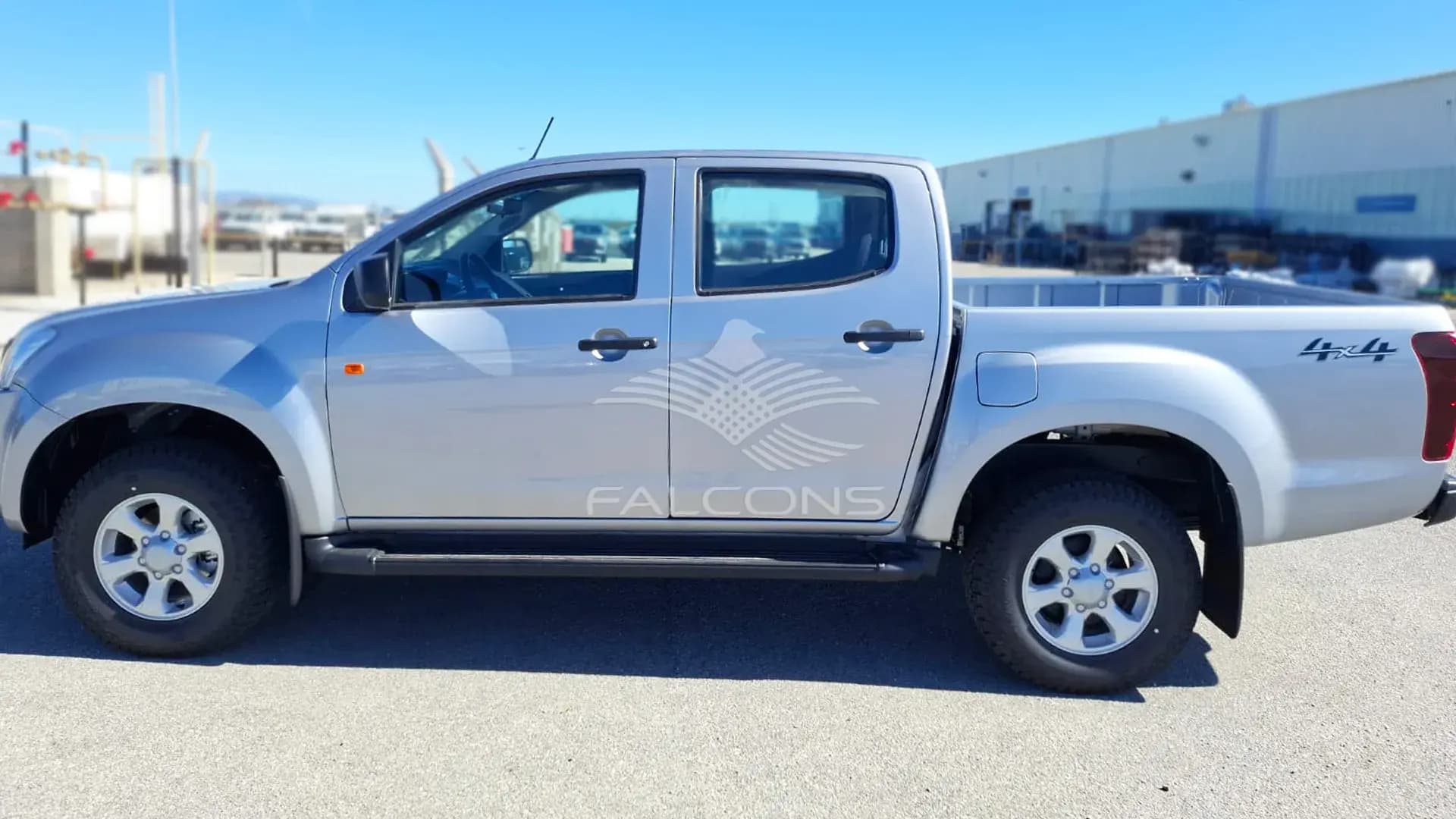2.5L DC 4X4 PWR, A/W ABS, Remote + Sidestep MT - Image 4
